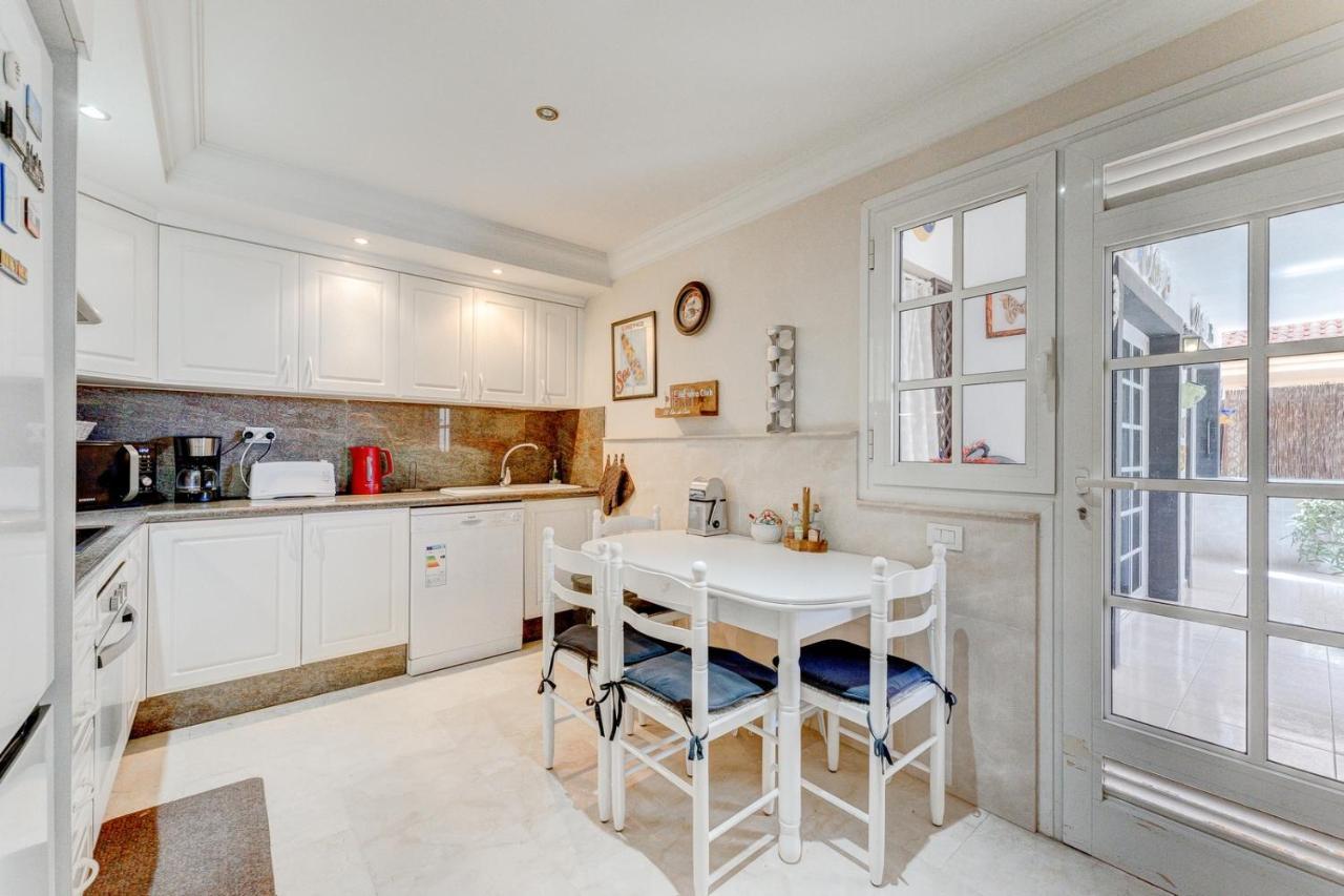 Beautiful Apartment In Terrazas Del Duque I 아데제 외부 사진